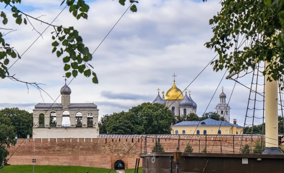 Над рекой времен
