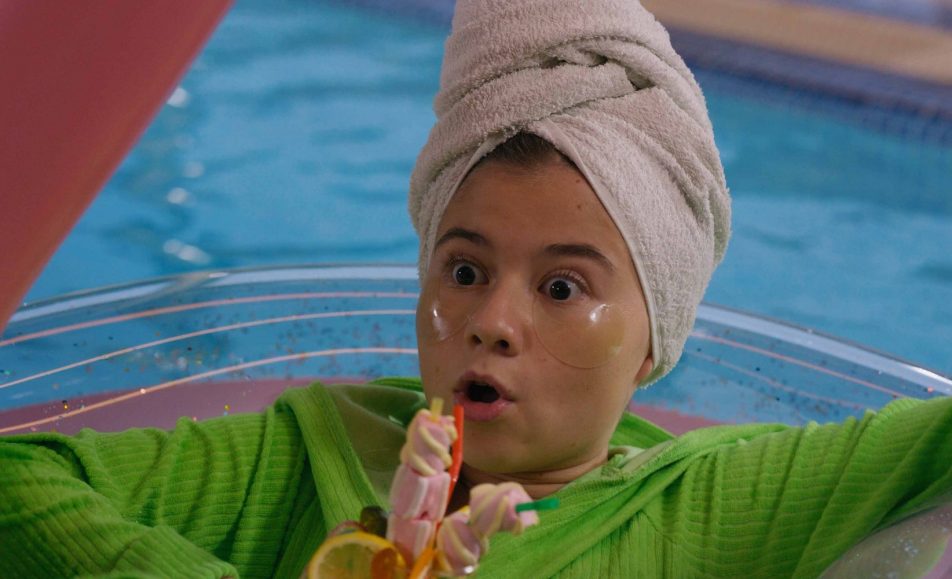 Не одна дома