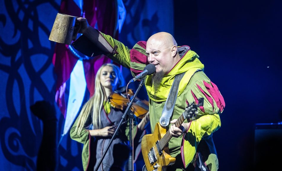 Тролль Гнёт Ель