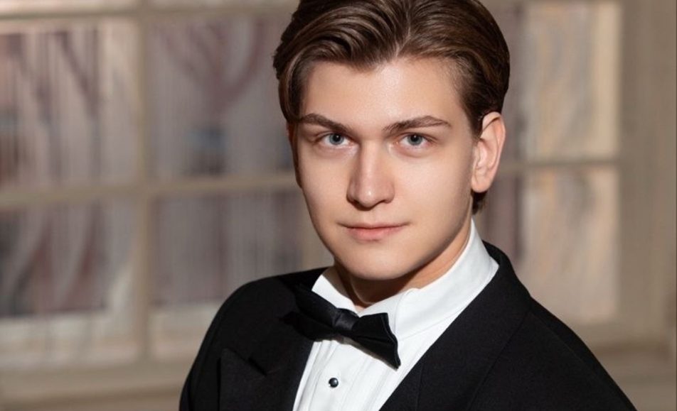 Женщина — музыка. Женщина — свет