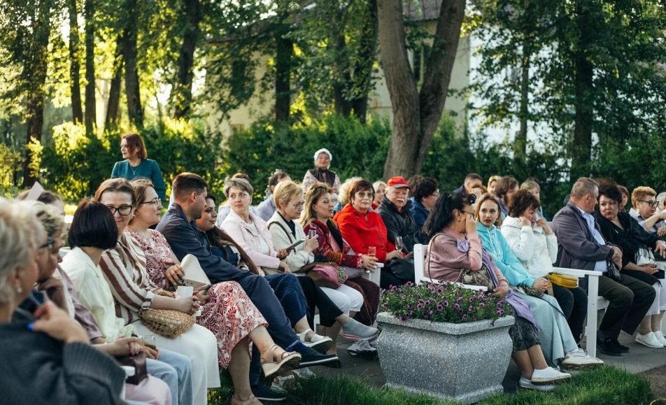 Ель. Мальчик